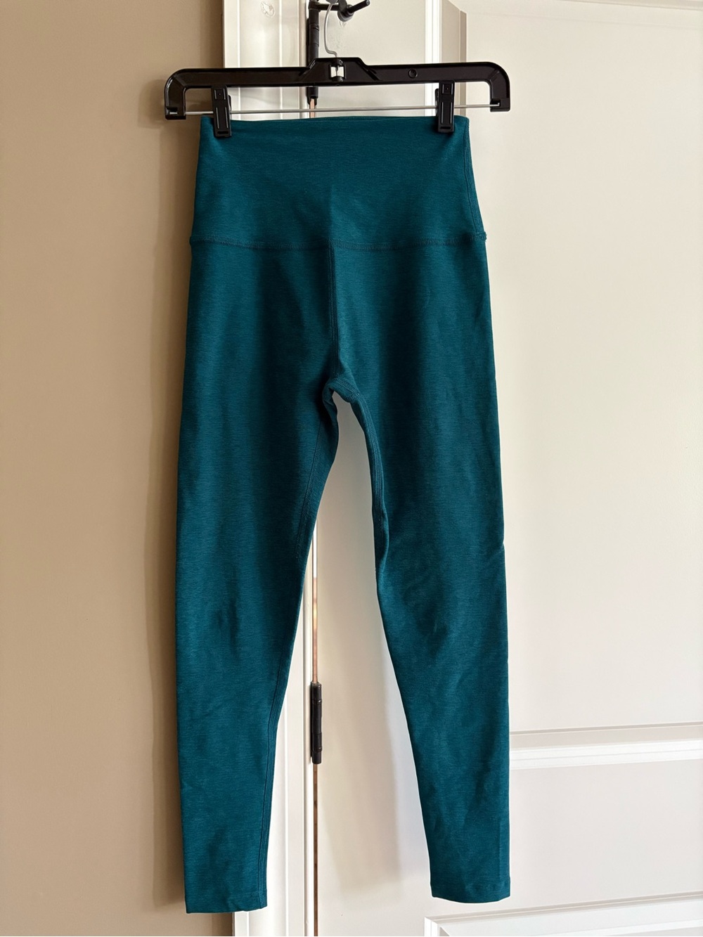 Beyond Yoga teal midi leggings
